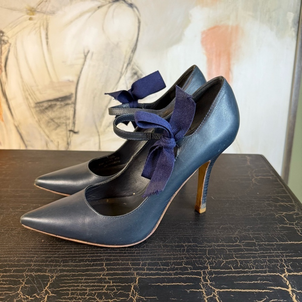 Tory Burch Navy Heels with Bow Accent - Picture 4 of 8
